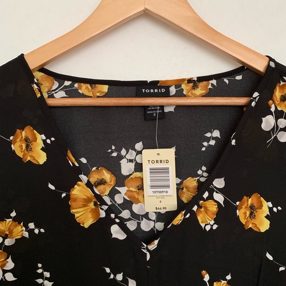Torrid Floral Print V-Neck Georgette Blouse - Picture 6 of 7